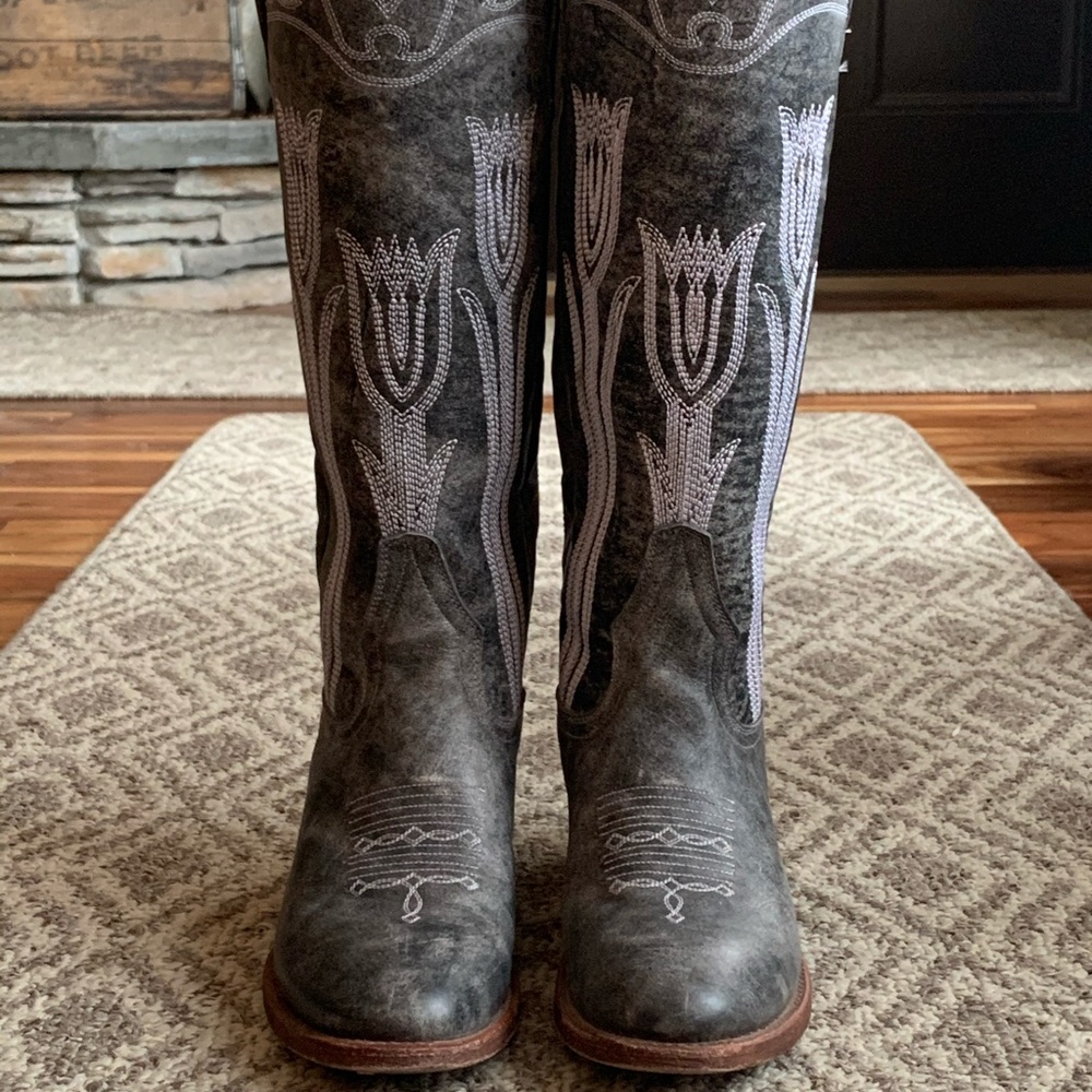 MACIE BEAN WESTERN BOOTS TALL FLOWER PETAL GRAY 7